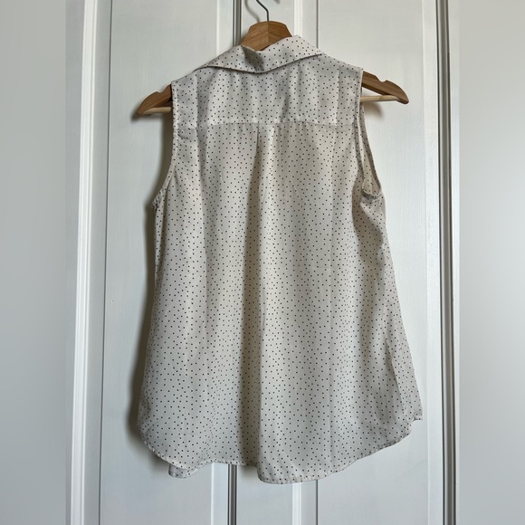 Banana Republic Sleeveless Button Down - Picture 2 of 4